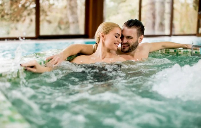 Can You Catch an STI From a Towel, Toilet Seat or Hot Tub?